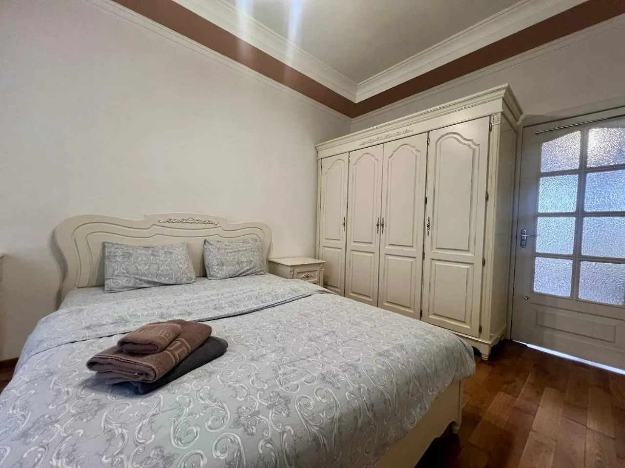Apartments Near Arena City Kiev Ukrayna